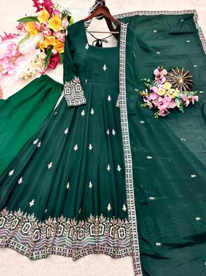 Dark-green silk blend embroidered flared gown set 3
