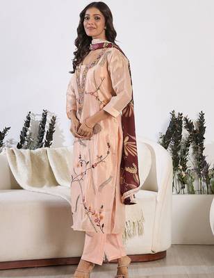 Floral Embroidered Thread Work Pure Cotton Kurta With Trousers & Dupatta 4