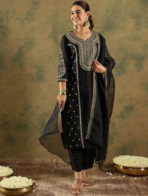 Ethnic Motifs Embroidered Panelled Kurta With Trousers & Dupatta 1