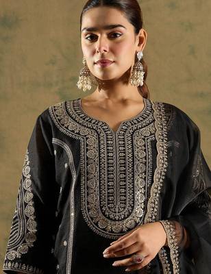 Ethnic Motifs Embroidered Panelled Kurta With Trousers & Dupatta 2