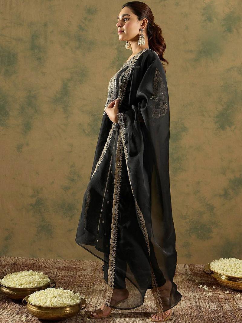Ethnic Motifs Embroidered Panelled Kurta With Trousers & Dupatta