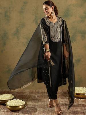 Ethnic Motifs Embroidered Panelled Kurta With Trousers & Dupatta 6