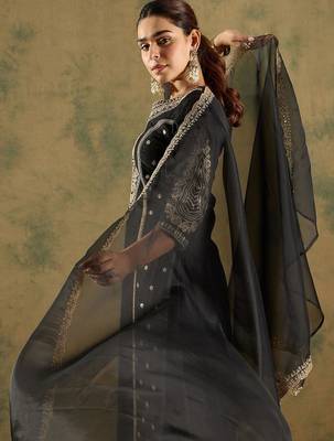 Ethnic Motifs Embroidered Panelled Kurta With Trousers & Dupatta 7