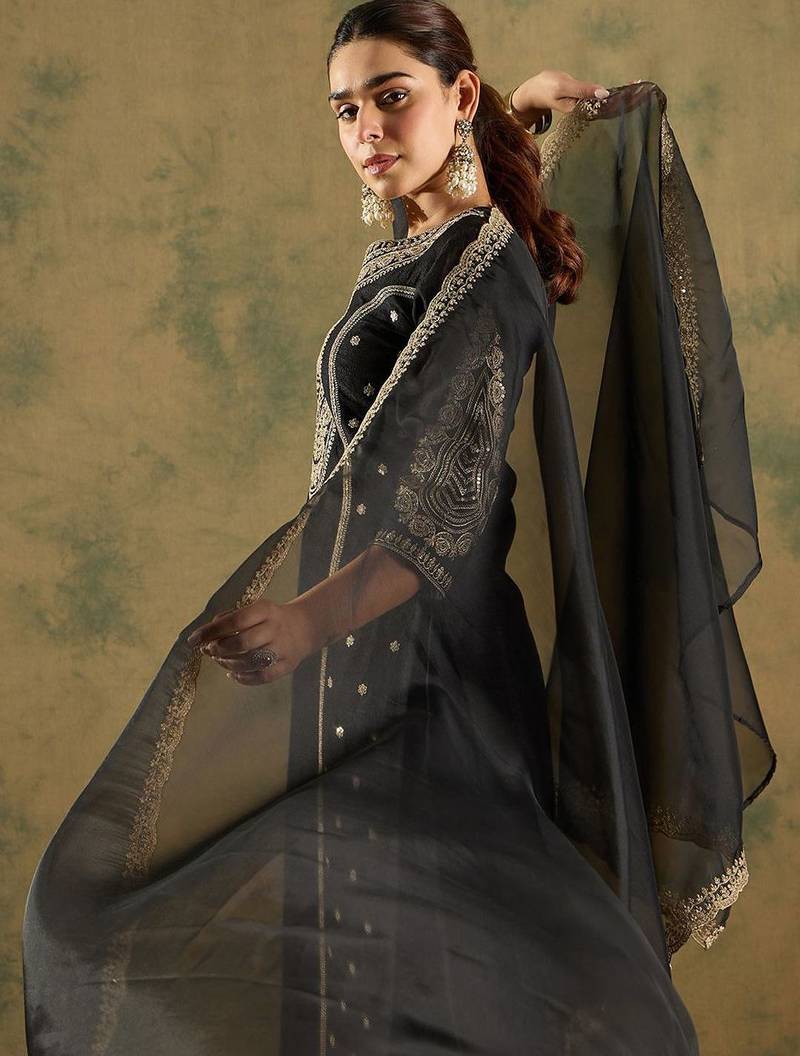 Ethnic Motifs Embroidered Panelled Kurta With Trousers & Dupatta