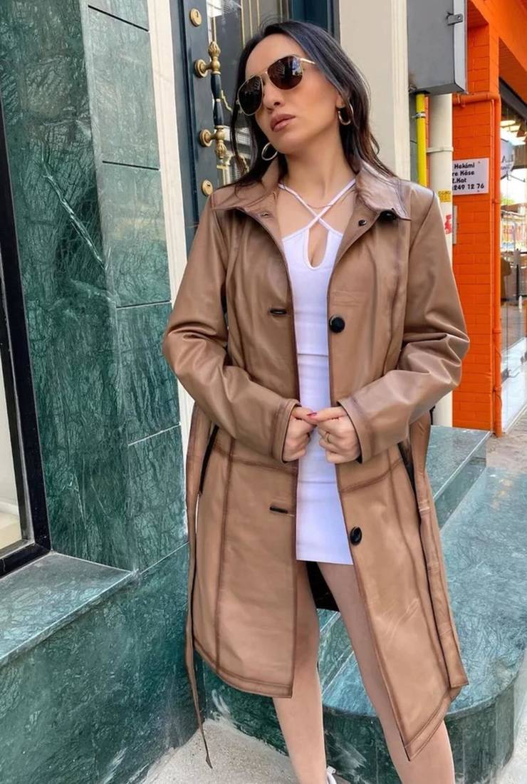 Women’s mid-length 70s-inspired leather duster coat in a burnished tan/light brown
