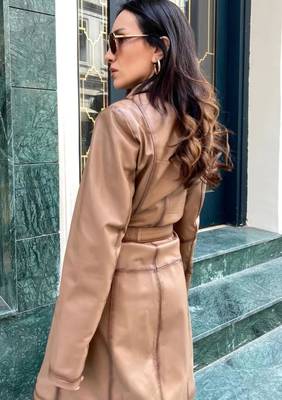 Women’s mid-length 70s-inspired leather duster coat in a burnished tan/light brown 4