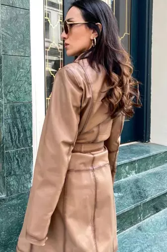 Women’s mid-length 70s-inspired leather duster coat in a burnished tan/light brown