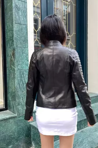 Women’s black lambskin leather jacket-quilted shoulder zipper jacket