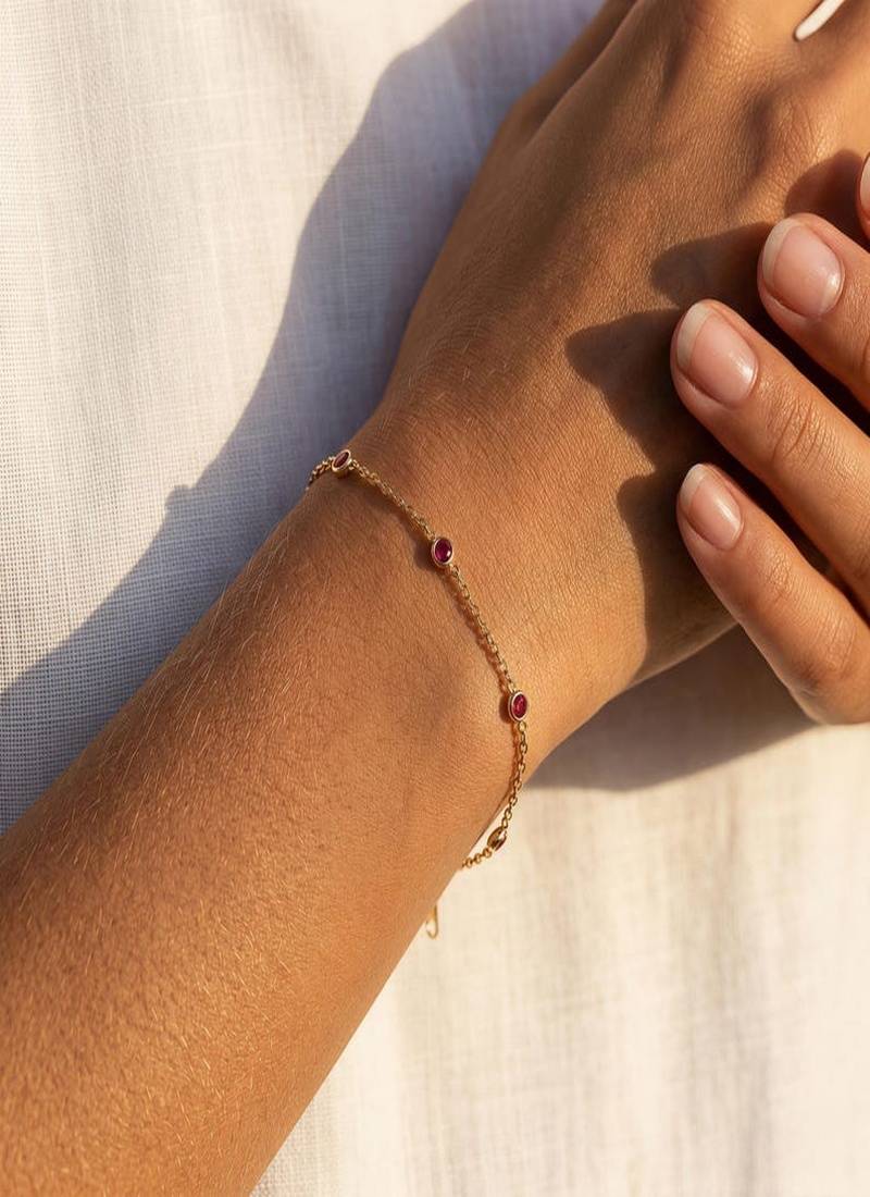 Elegant 925 Sterling Silver Bracelet with Delicate Chain Design and Ruby Red Stone Accents for Women’s Everyday Wear