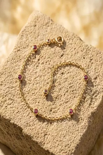 Elegant 925 Sterling Silver Bracelet with Delicate Chain Design and Ruby Red Stone Accents for Women’s Everyday Wear