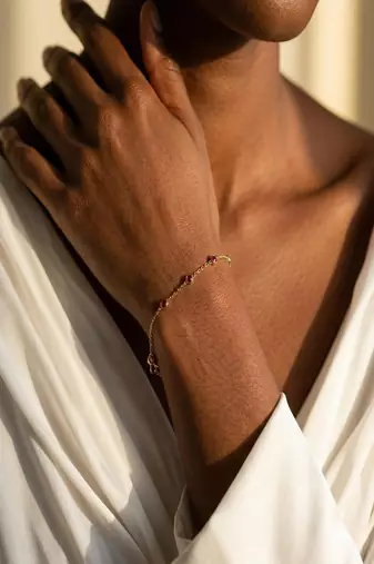 Elegant 925 Sterling Silver Bracelet with Delicate Chain Design and Ruby Red Stone Accents for Women’s Everyday Wear