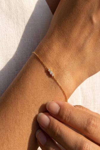 Elegant 925 Sterling Silver Bracelet with Delicate Chain and Sparkling Diamond Accent for Women’s Everyday Wear