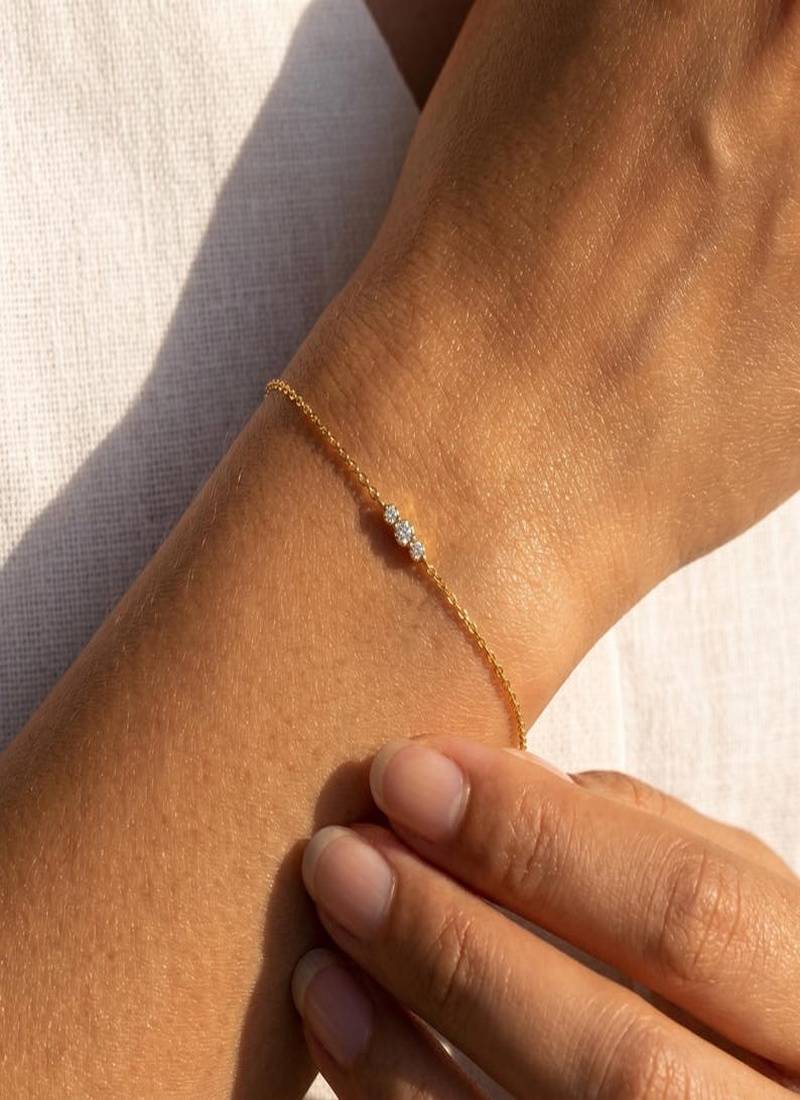 Elegant 925 Sterling Silver Bracelet with Delicate Chain and Sparkling Diamond Accent for Women’s Everyday Wear