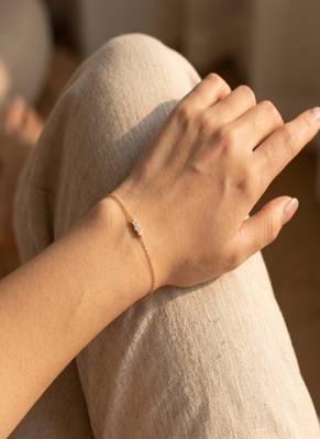 Elegant 925 Sterling Silver Bracelet with Delicate Chain and Sparkling Diamond Accent for Women’s Everyday Wear 2