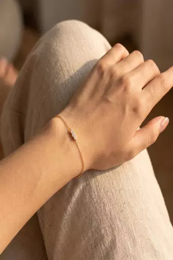 Elegant 925 Sterling Silver Bracelet with Delicate Chain and Sparkling Diamond Accent for Women’s Everyday Wear
