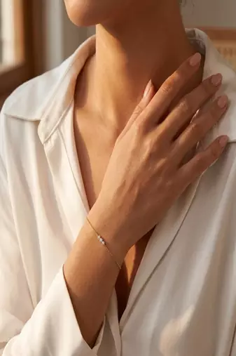 Elegant 925 Sterling Silver Bracelet with Delicate Chain and Sparkling Diamond Accent for Women’s Everyday Wear