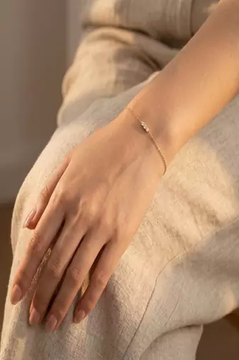 Elegant 925 Sterling Silver Bracelet with Delicate Chain and Sparkling Diamond Accent for Women’s Everyday Wear