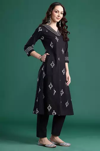 Ethnic Motifs Printed Thread Work Pure Cotton Kurta With Trousers & Dupatta