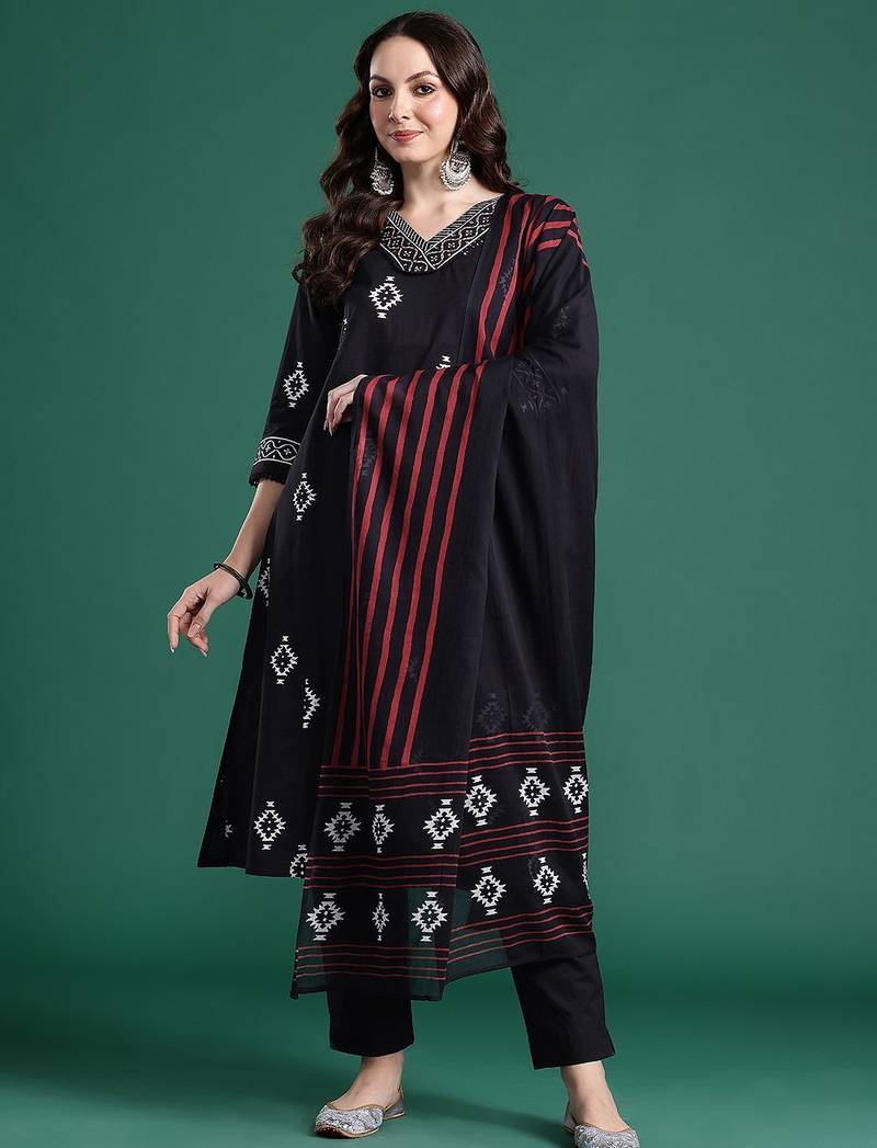 Ethnic Motifs Printed Thread Work Pure Cotton Kurta With Trousers & Dupatta
