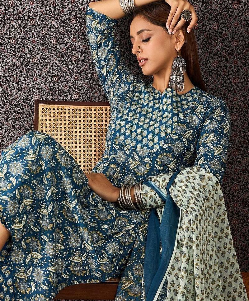 Women Ethnic Motifs Printed Regular Sequinned Pure Cotton Kurta with Trousers & With Dupatta