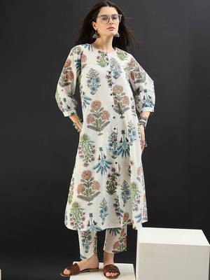 Women Floral Printed Regular Pure Cotton Kurta with Trousers 1