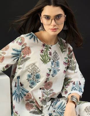 Women Floral Printed Regular Pure Cotton Kurta with Trousers 3