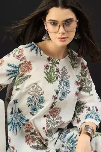 Women Floral Printed Regular Pure Cotton Kurta with Trousers