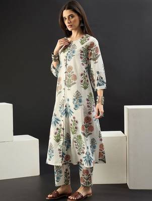 Women Floral Printed Regular Pure Cotton Kurta with Trousers 4