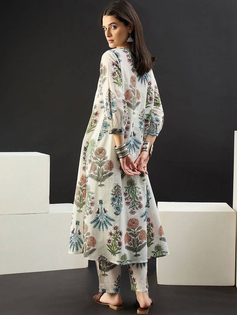 Women Floral Printed Regular Pure Cotton Kurta with Trousers