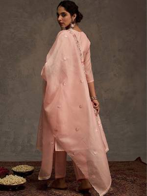 Women Floral Embroidered Regular Thread Work Kurta with Trousers & With Dupatta 4