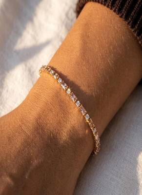 Elegant 925 Sterling Silver Tennis Bracelet with Sparkling Clear Stones and Gold-Plated Finish for Women 1