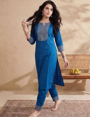 Women Ethnic Motifs Embroidered Regular Thread Work Kurta with Trousers 1
