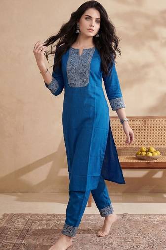 Women Ethnic Motifs Embroidered Regular Thread Work Kurta with Trousers