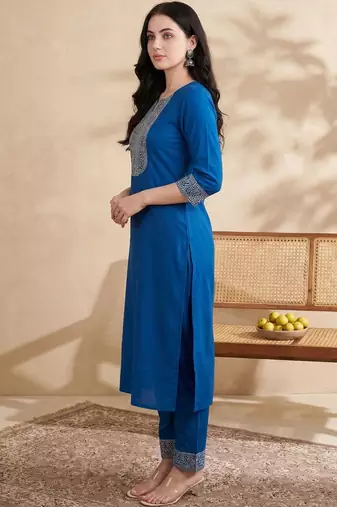 Women Ethnic Motifs Embroidered Regular Thread Work Kurta with Trousers
