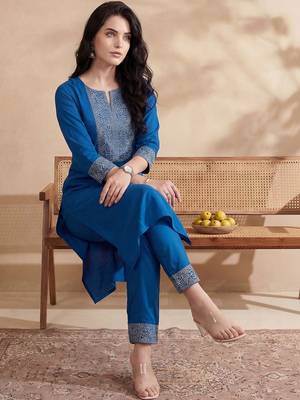 Women Ethnic Motifs Embroidered Regular Thread Work Kurta with Trousers 5