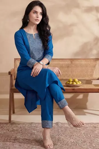 Women Ethnic Motifs Embroidered Regular Thread Work Kurta with Trousers