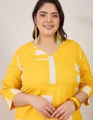 Plus Size Yellow Printed A-Line Kurta Trousers Set 2
