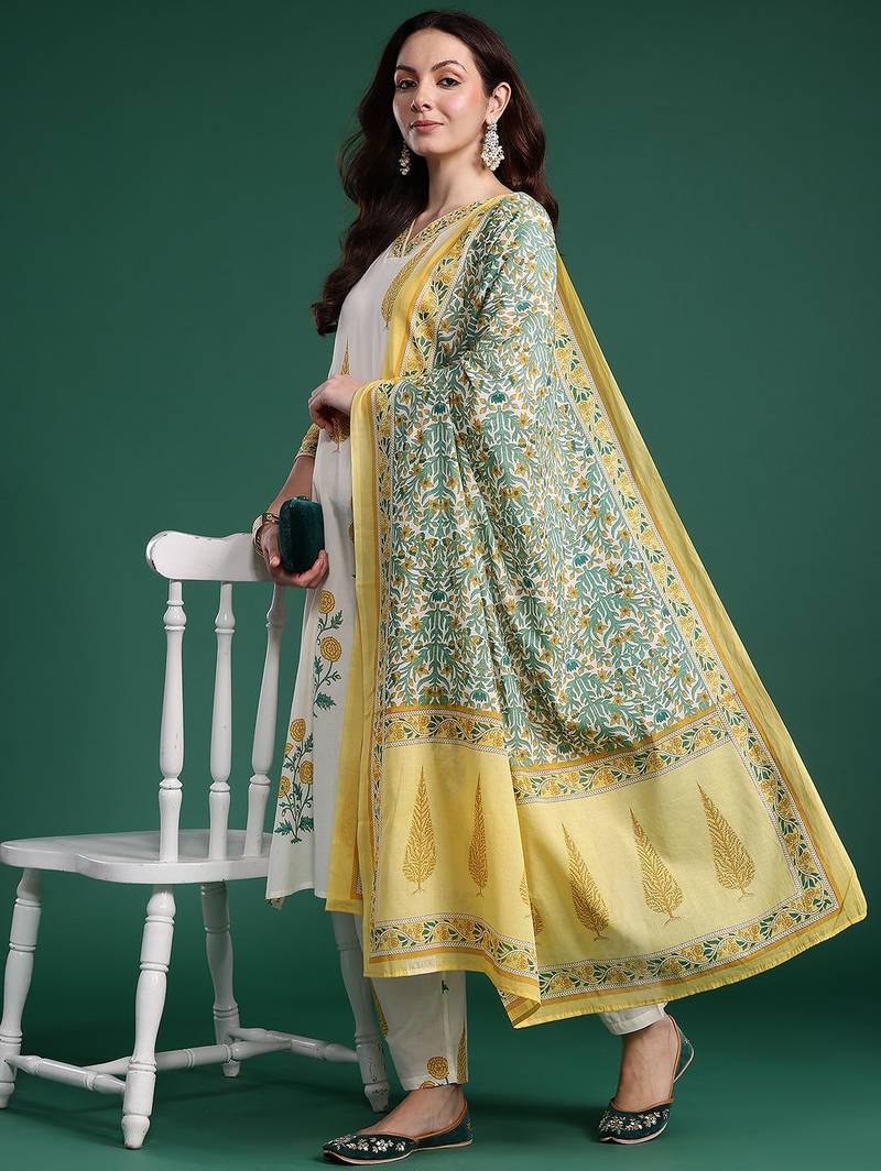Floral Printed Regular Pure Cotton Kurta with Trousers & With Dupatta