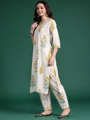 Floral Printed Regular Pure Cotton Kurta with Trousers & With Dupatta 6
