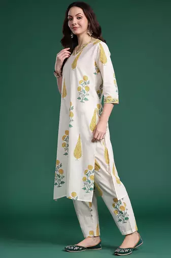 Floral Printed Regular Pure Cotton Kurta with Trousers & With Dupatta
