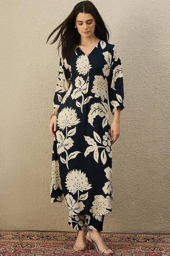 Women Floral Printed Regular Kurta with Trousers