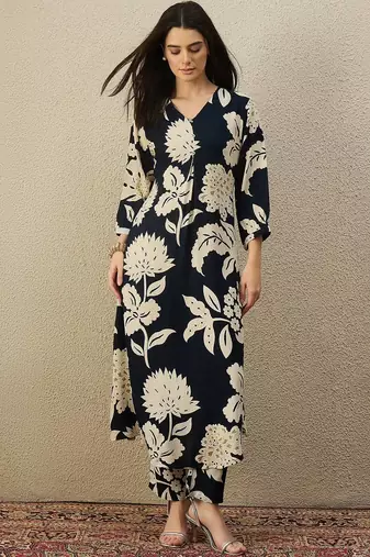 Women Floral Printed Regular Kurta with Trousers