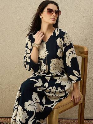 Women Floral Printed Regular Kurta with Trousers 6