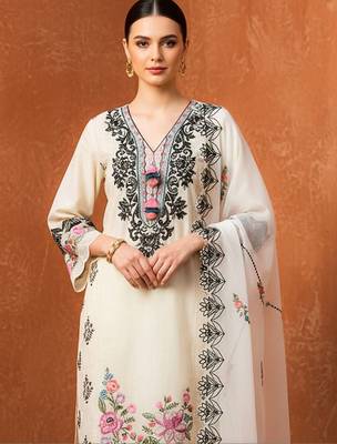 Women Floral Embroidered Regular Thread Work Pure Cotton Kurta with Trousers & With Dupatta 2