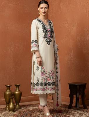 Women Floral Embroidered Regular Thread Work Pure Cotton Kurta with Trousers & With Dupatta 4