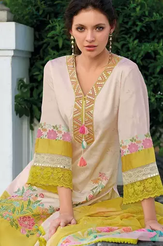 Women Floral Printed Regular Thread Work Kurta with Trousers & With Dupatta