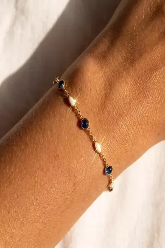 Elegant 925 Sterling Silver Bracelet with Deep Blue Stones and Sparkling Accents for Women’s Everyday Wear
