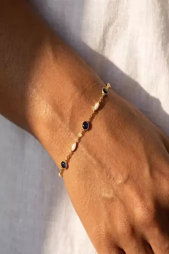 Elegant 925 Sterling Silver Bracelet with Deep Blue Stones and Sparkling Accents for Women’s Everyday Wear