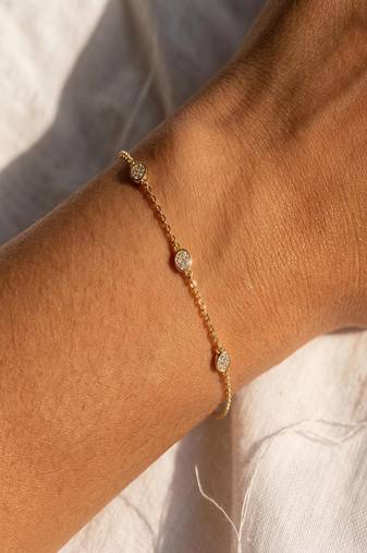 Elegant 925 Sterling Silver Bracelet with Round Crystal Accents and Delicate Gold-Plated Chain Design for Women