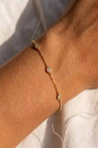 Elegant 925 Sterling Silver Bracelet with Round Crystal Accents and Delicate Gold-Plated Chain Design for Women